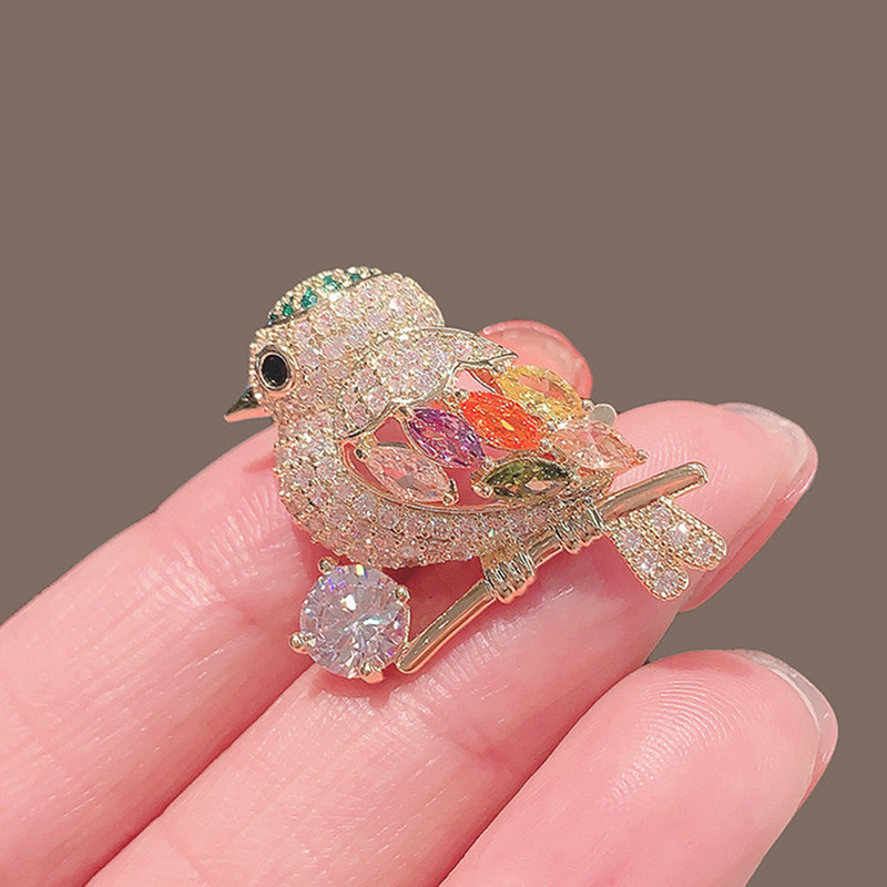 گل سینه زنانه مدل گنجشک کد 00705 گل سینه زنانه مدل گنجشک کد 00705