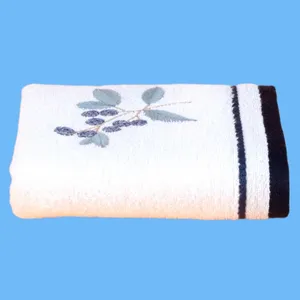 حوله دستی مادام کوکو طرح Beline سایز 50x76 سانتی متر