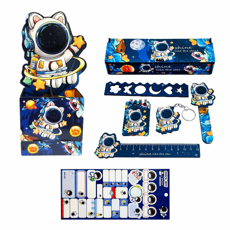 بسته لوازم تحریر مدل فضانورد در فضا بسته 8 عددی