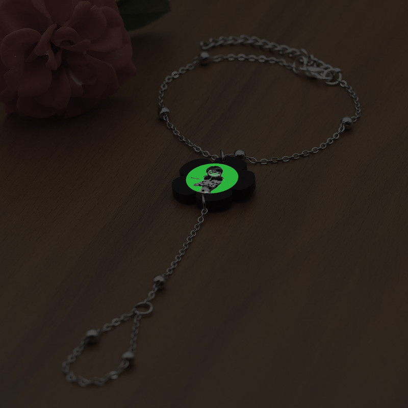 دستبند زنانه ناکسیگو مدل تمیمه طرح دختر کفشدوزکی کد TM11147