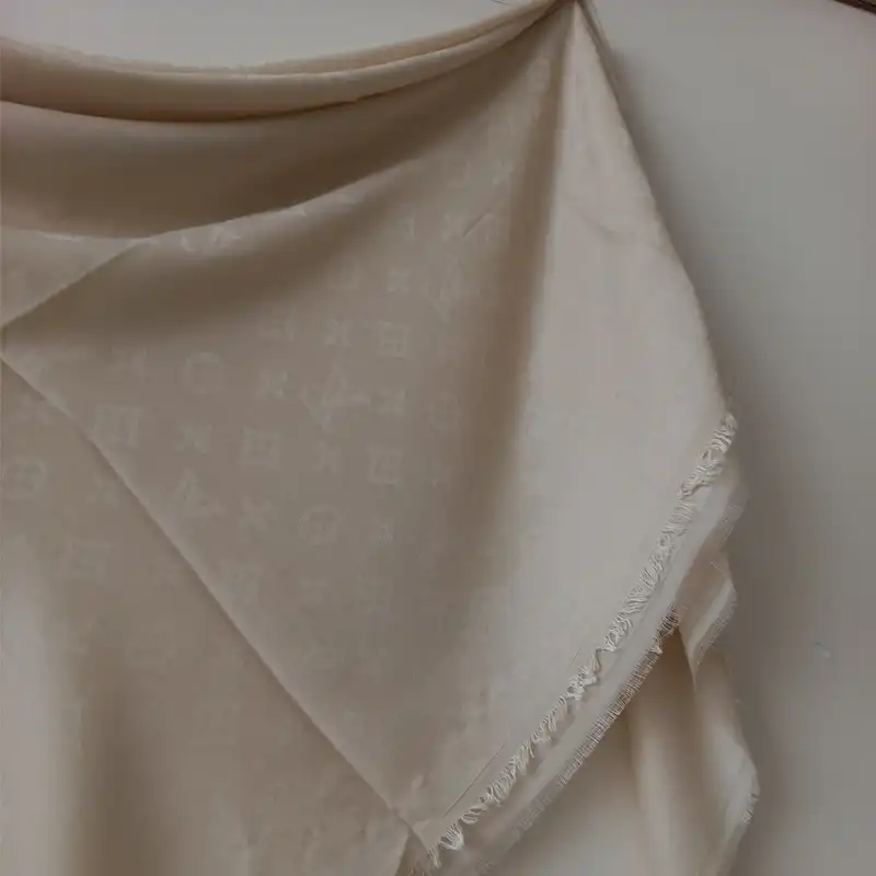 روسری زنانه  مدل نخی قواره بزرگ پاییزه