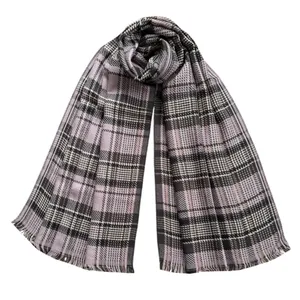 شال زنانه مدل کاموایی بافتنی چهارخانه راه راه پاییزی ریش ریشی کد 2