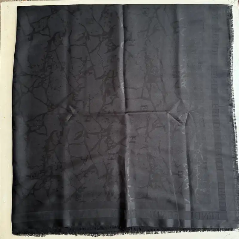 روسری زنانه مدل نخی ژاکارد ابر و بادی چهار فصل