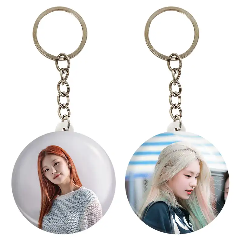 جاکلیدی خندالو مدل یجی گروه ایتزی ITZY کد 2020920206 مجموعه 2 عددی