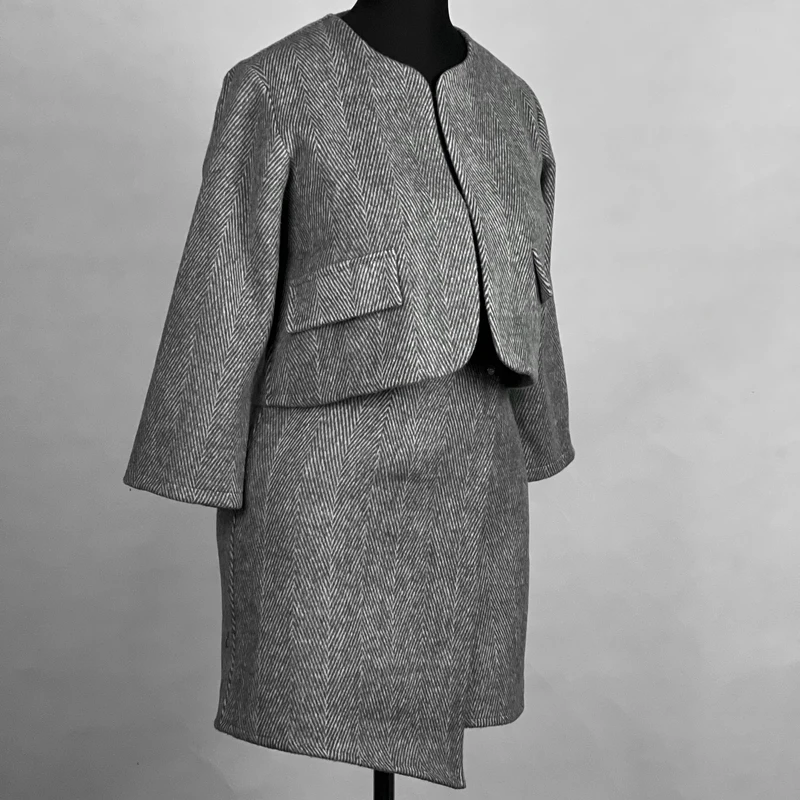 عکس شماره 2 : ست کت و دامن رسمی زنانه مدل پشمی کجراه کد ak1469