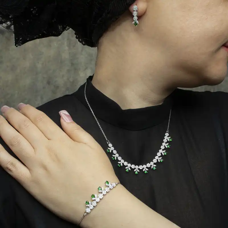 نیم ست نقره زنانه مدل فلاور زمرد AMT-N224