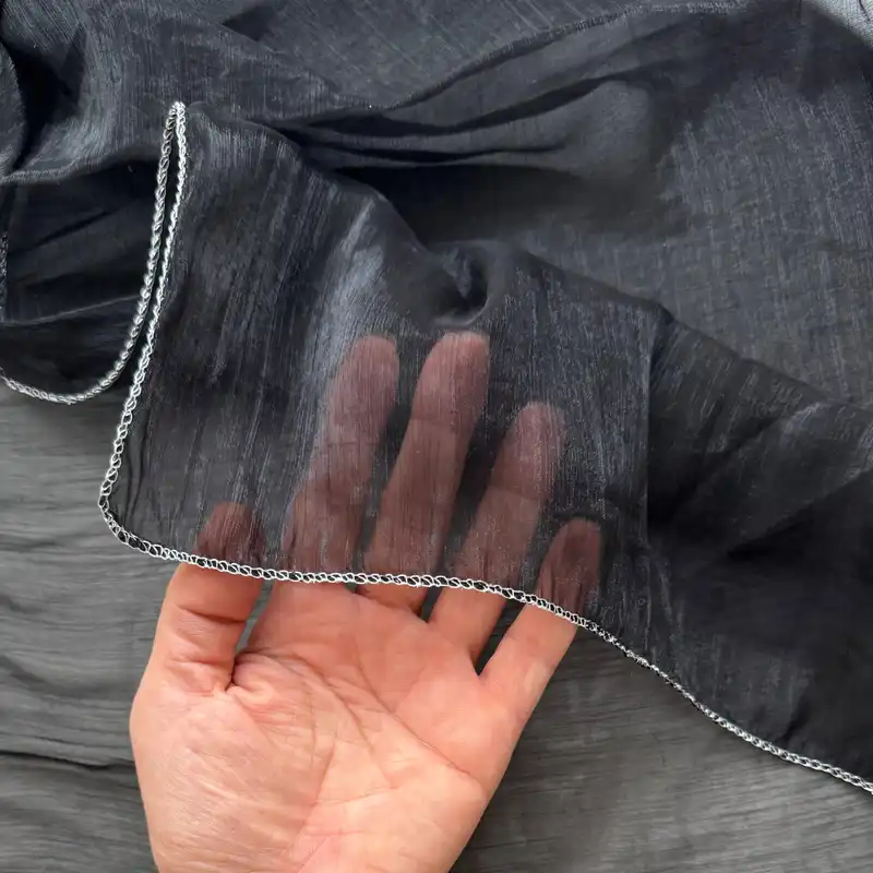 روسری زنانه مدل مینی حریر شیشه ای دور نقره دوزی قواره 70