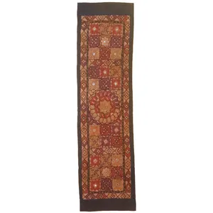 رومیزی سوزن دوزی کد SOOZRA54