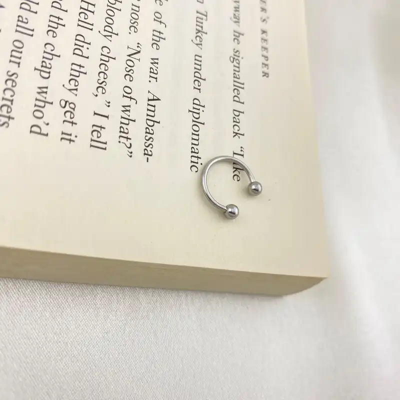 پیرسینگ گوش زنانه مدل اسمایل کد P4484