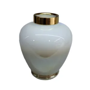 گلدان دکوری مدل لب برنجی YAS-2