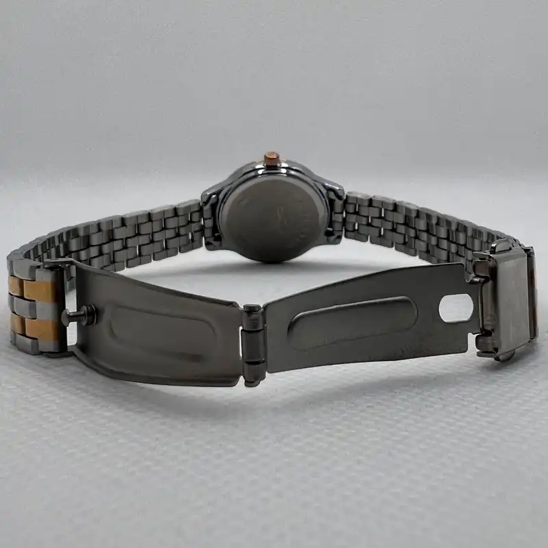 ساعت مچی عقربه ای زنانه اوماکس مدل OJSB002N018