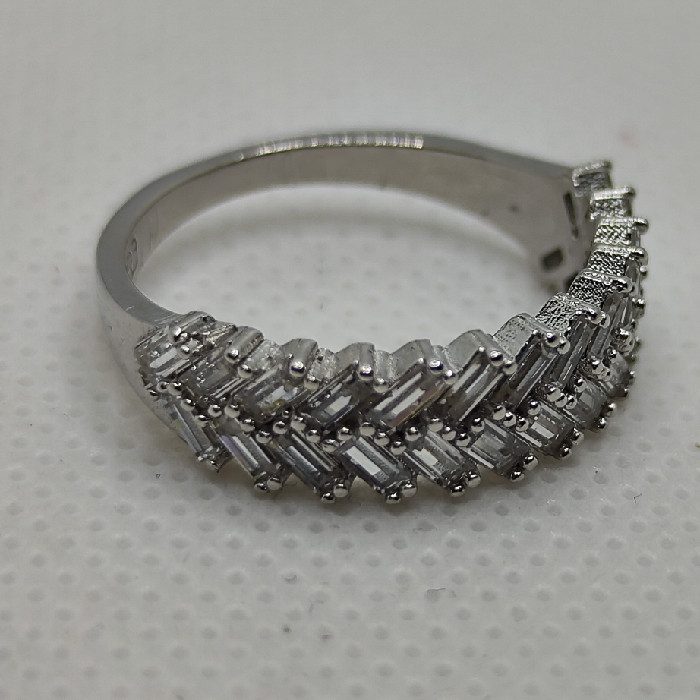 انگشتر نقره زنانه نقره جات بافندگان مدل سنگ برلیان کد 554 انگشتر نقره زنانه نقره جات بافندگان مدل سنگ برلیان کد 554