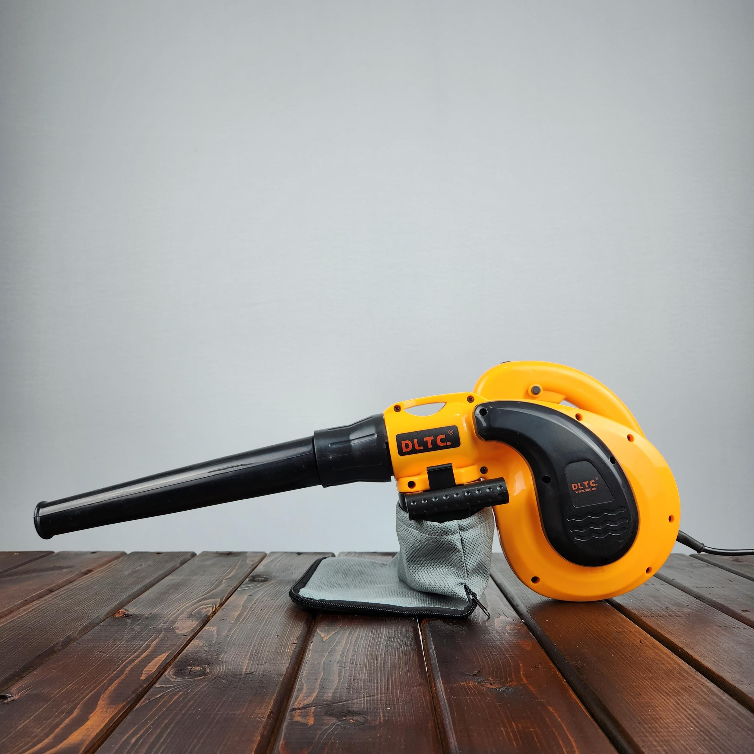 دستگاه دمنده و مکنده صنعتی دی ال تی سی کد 1000w