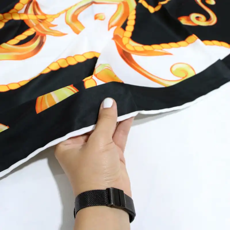 روسری زنانه مدل ابریشم توییل طرح زنجیری کد 7005