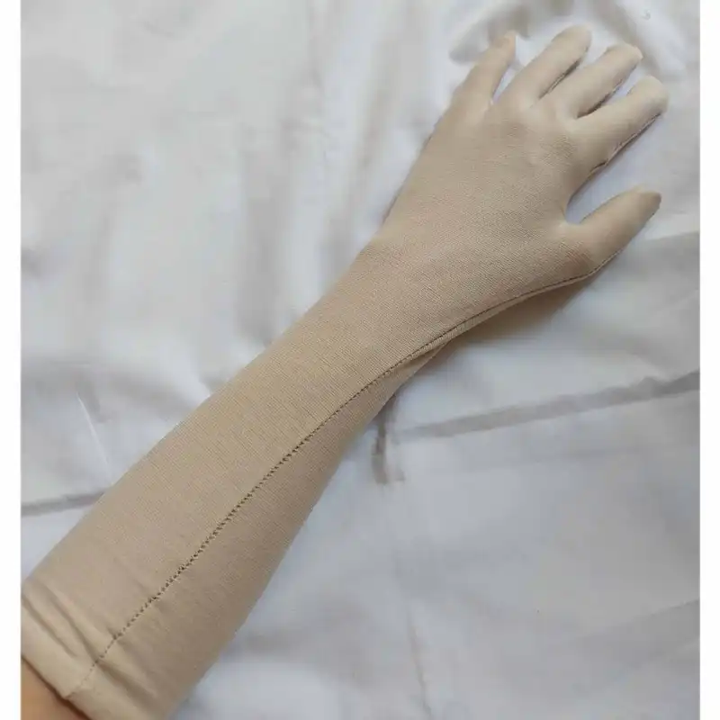 دستکش زنانه مدل ساق بلند تا آرنج رنگ کرم
