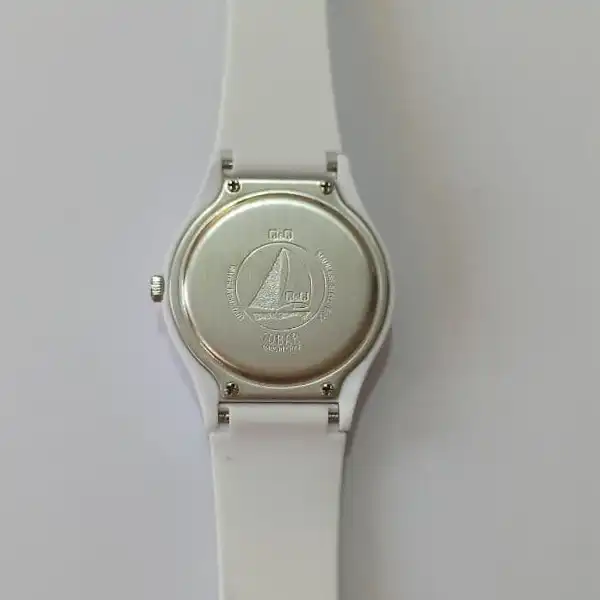 ساعت مچی عقربه ای کیو اند کیو مدل VQ86j061y