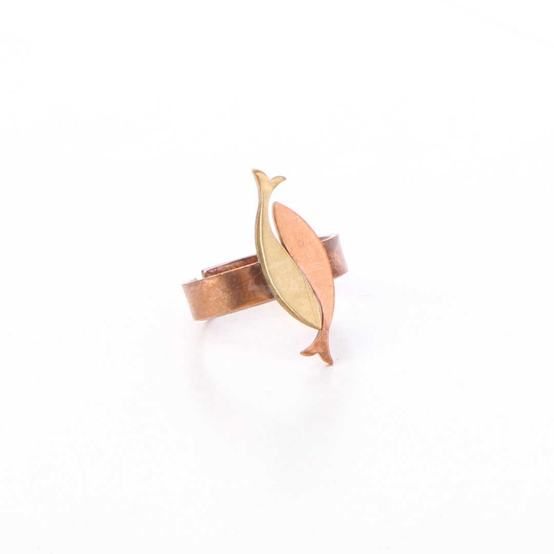 انگشتر دست‌ساز زنانه آرانیک مدل مسی طرح دو ماهی کد 1524900001