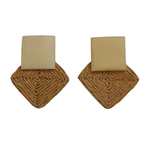 گوشواره میخی زنانه مدل حصیری