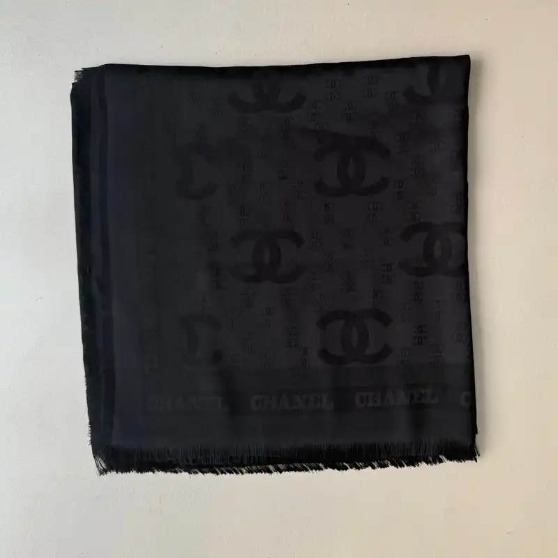 روسری زنانه مدل  نخی ژاکارد اداری رسمی چهار فصل قواره بزرگ 140 دور ریش کد 4