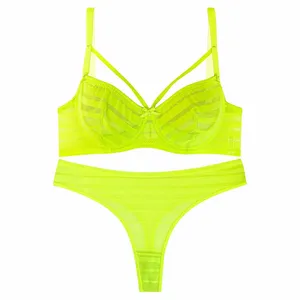 ست شورت و سوتین زنانه نوشه پوش مدل فنردار توری راه راه رنگ فسفری