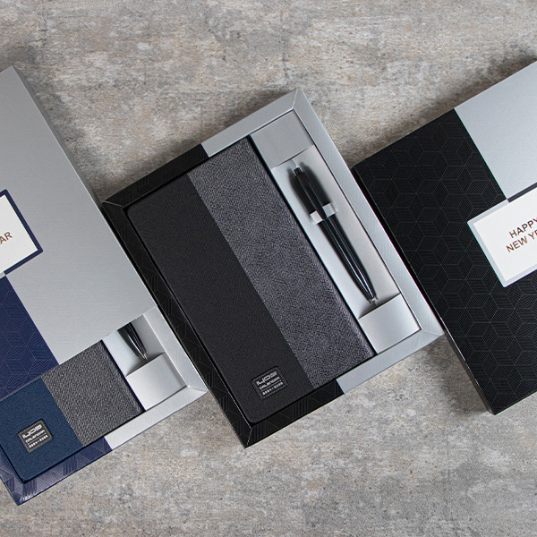 سالنامه سال 1403 مدل نوا کد 800 به همراه خودکار سالنامه سال 1403 مدل نوا کد 800 به همراه خودکار