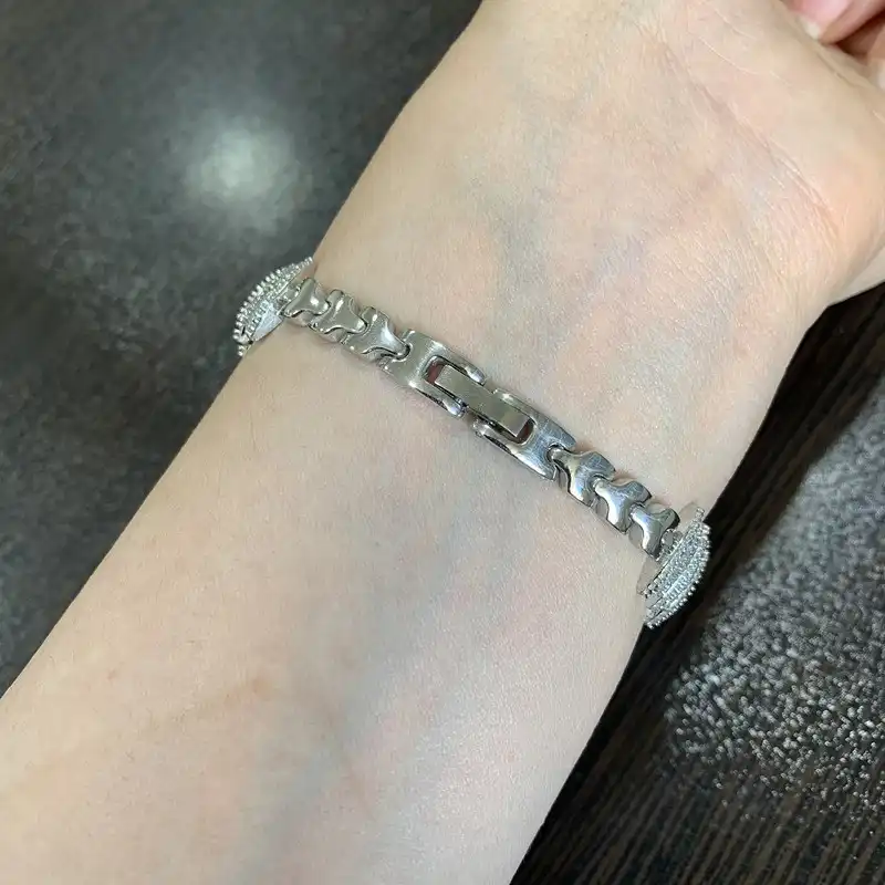 ساعت مچی عقربه ای زنانه مدل نقره تمام باگت MRJ1025