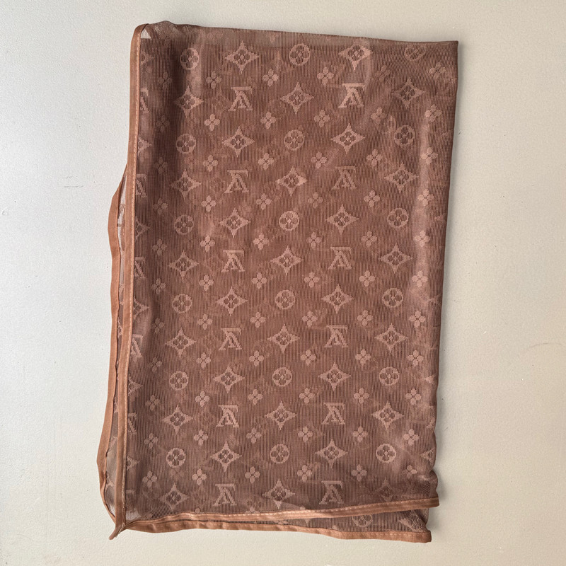 شال زنانه مدل توری گل دار برجسته دور نوار دوزی