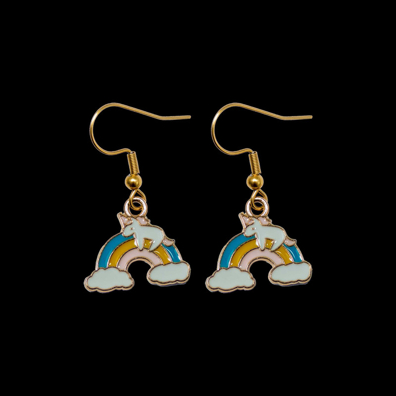 گوشواره دخترانه مدل یونیکورن اسب تک شاخ سوار بر رنگین کمان گوشواره دخترانه مدل یونیکورن اسب تک شاخ سوار بر رنگین کمان