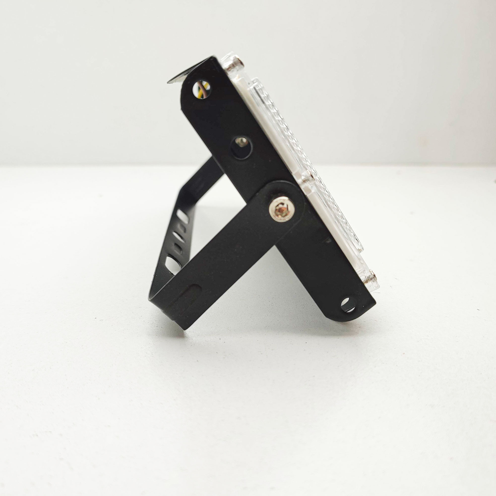 پروژکتور 50 وات نوراک مدل RGB چند رنگ ریموات دار پروژکتور 50 وات نوراک مدل RGB چند رنگ ریموات دار