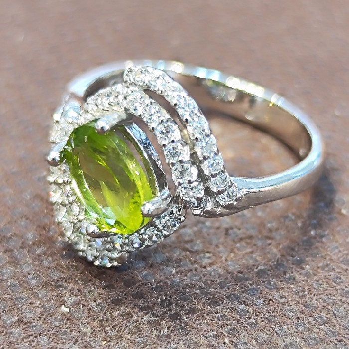 انگشتر نقره زنانه مدل سنگ زبرجد آفریقایی کد 4003 انگشتر نقره زنانه مدل سنگ زبرجد آفریقایی کد 4003