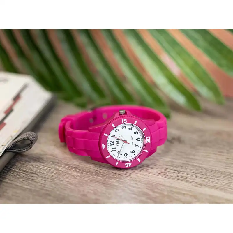 ساعت مچی عقربه ای بچگانه کیو اند کیو مدل V26A-005VY