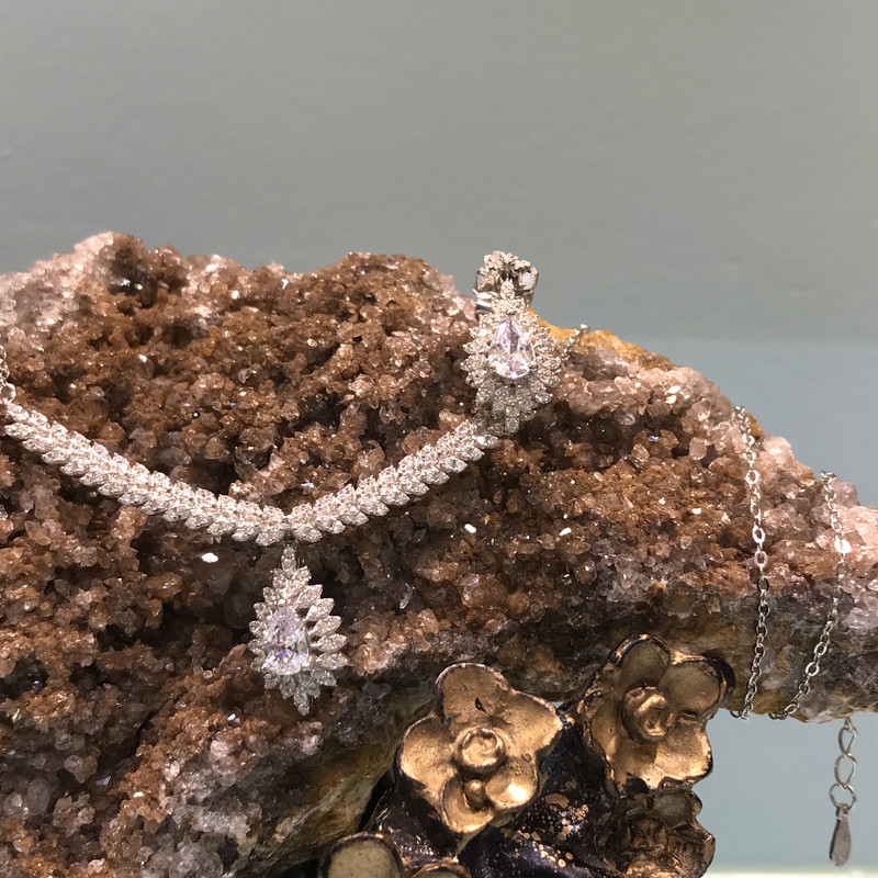 نیم ست نقره زنانه مدل سوپر رویال جواهری نگین اتریشی با روکش رادیوم نیم ست نقره زنانه مدل سوپر رویال جواهری نگین اتریشی با روکش رادیوم