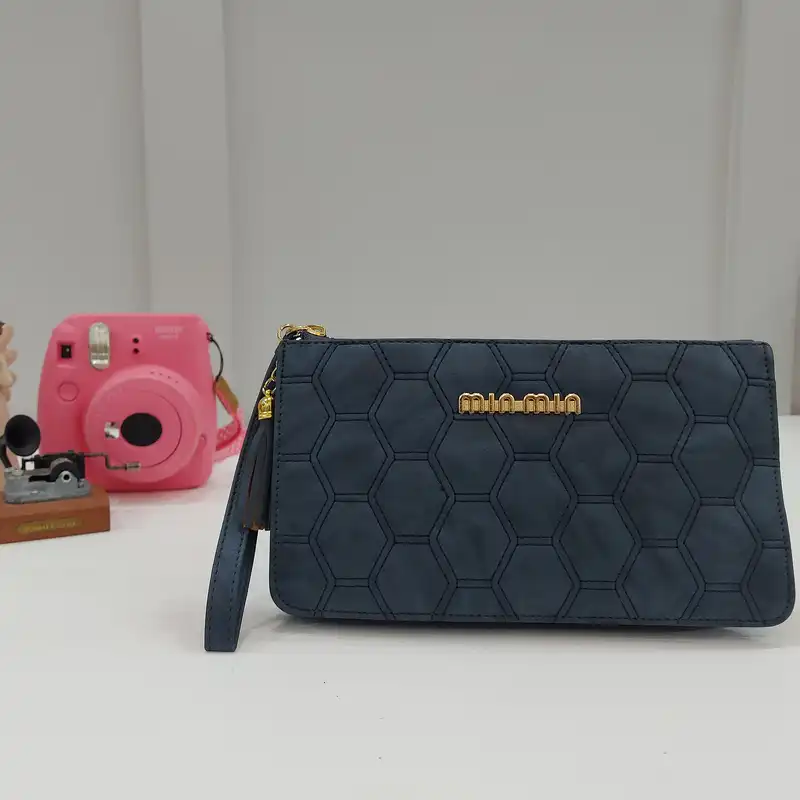 کیف پول زنانه مدل گلدوزی شده 6 ضلعی کد 7-18