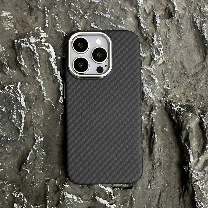 کاور مدل Carbonix مناسب برای گوشی موبایل اپل iPhone 13 Pro Max
