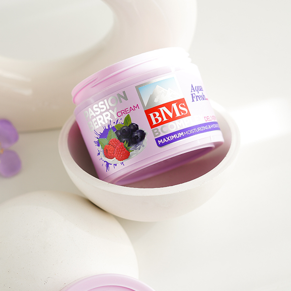 کرم مرطوب کننده بی ام اس مدل تمشک و بلوبری 01 مناسب برای انواع پوست حجم 200 میلی لیتر