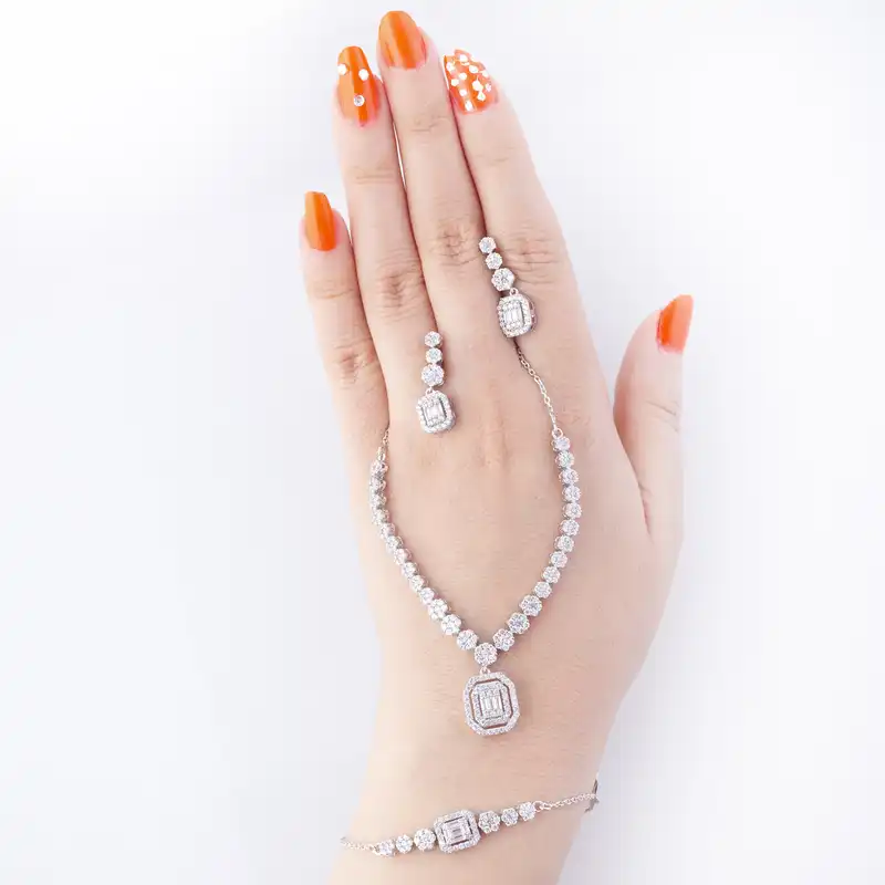 نیم ست نقره زنانه مدل امرالدکات AMT_N124