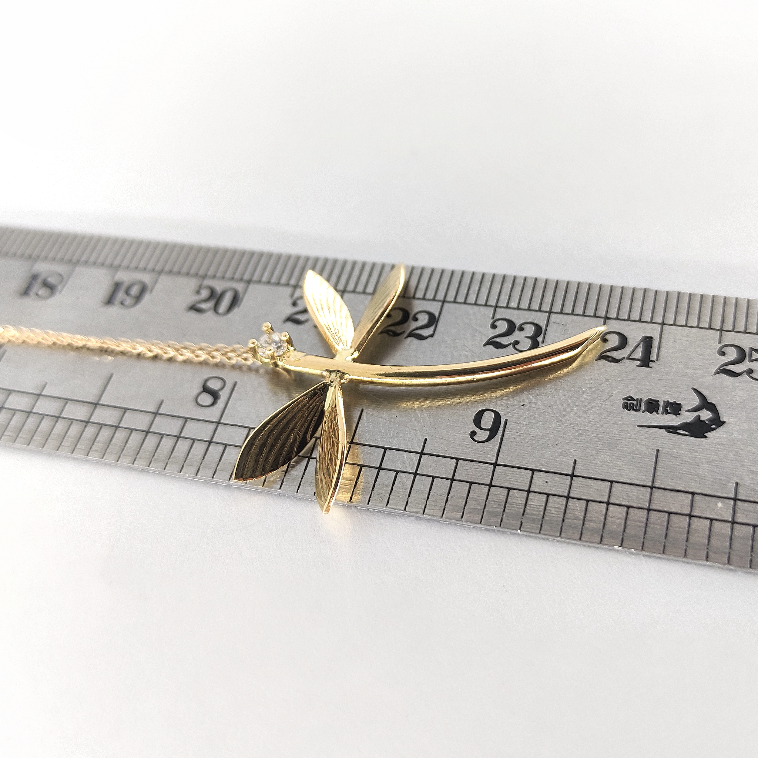 گردنبند طلا 18 عیار دخترانه طلا و جواهر سازی افرا مدل سنجاقک 307