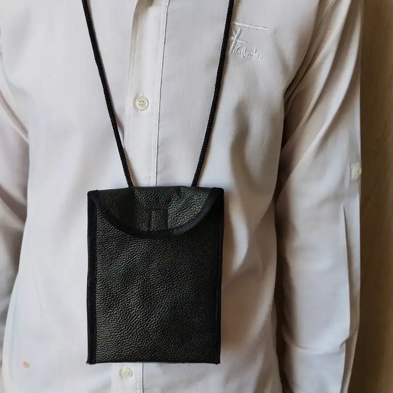 کیف گردنی مدل چرمی مجموعه 2 عددی به همراه جاکارتی