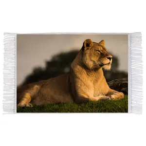فرش ماشینی دیوارکوب اطلس آبی طرح شیر ماده مدل T1655
