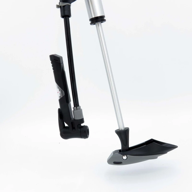 عکس شماره 4 : تلمبه دستی مدل giyo کد 1424 با 140 سی سی حجم هوای تزریقی در هر پمپاژ