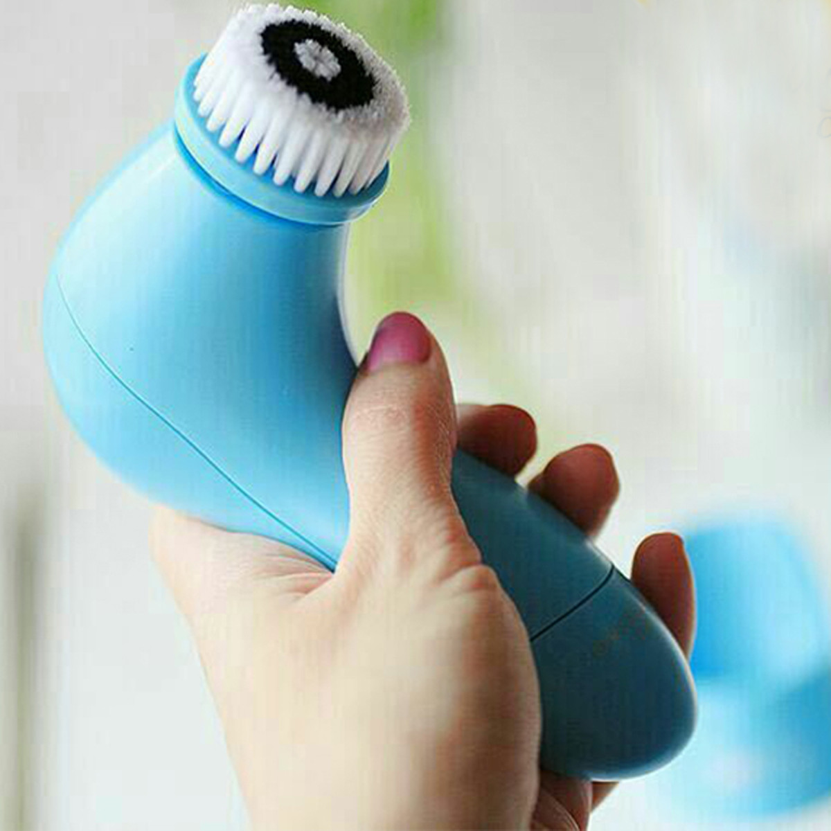 برس پاک ‌سازی صورت مدل اسکین پرو