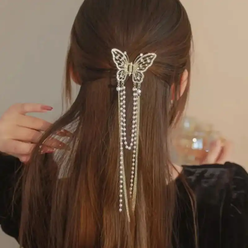 کلیپس مو زنانه مدل فلزی طرح پروانه نگینی آویز دار