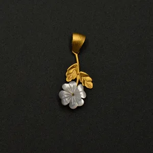 آویز گردنبند طلا 18 عیار زنانه مدل یاسمن