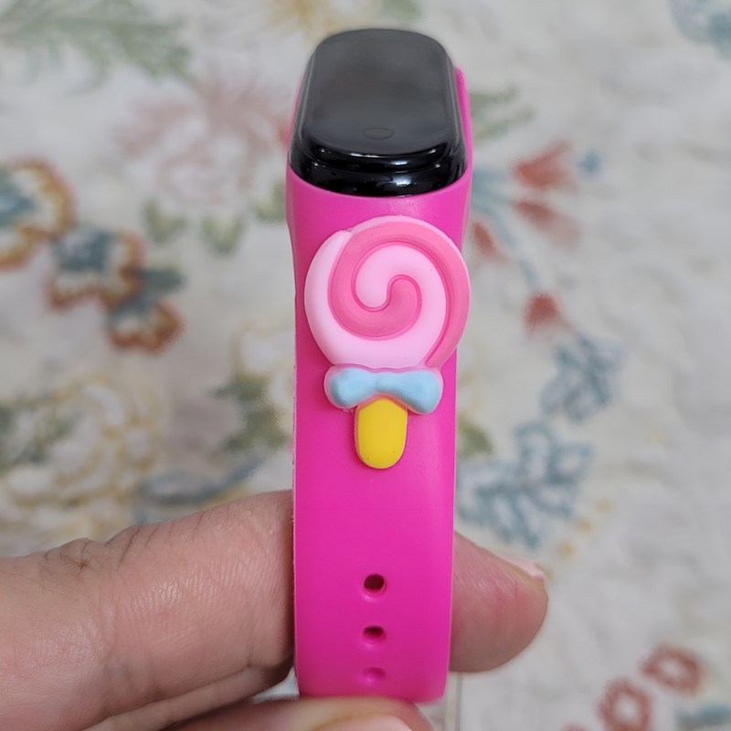 ساعت مچی دیجیتال طرح آبنبات چوبی