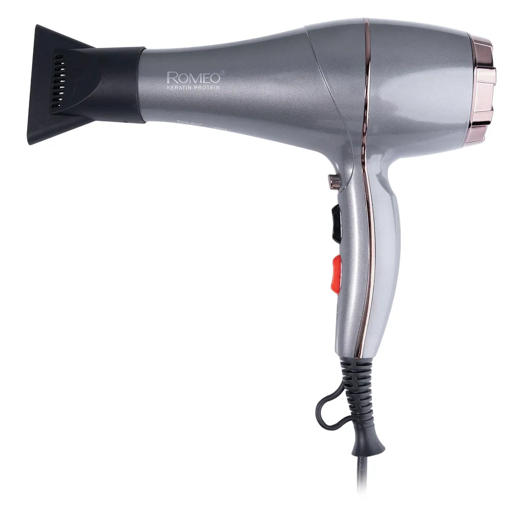 سشوار حرفه‌ای 2200 وات رومئو مدل RM-5858، موتور AC، وزن 450 گرم، المنت فلز، دارای سری متمرکز‌کننده باریک با ویژگی صاف‌کنندگی، حجم‌دهندگی، با قابلیت تنظیم دما، باد سرد