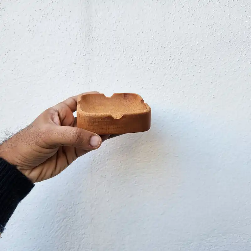 زیرسیگاری چوبی گردوچ مدل مربع کد LT - 7030