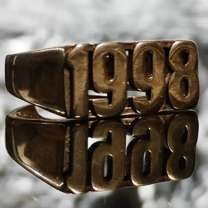 انگشتر مدل متولد 1998