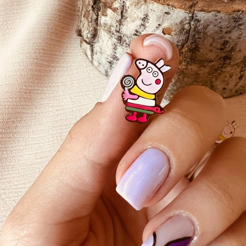 گوشواره دخترانه مدل خوک کوچولو آب نبات دار گوشواره دخترانه مدل خوک کوچولو آب نبات دار