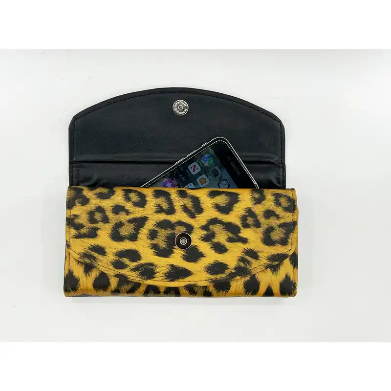 کیف پول زنانه مدل پلنگی دو لبه نیم گرد کد KZD-061