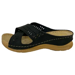 دمپایی زنانه پاپا مدل P1-4007-BK